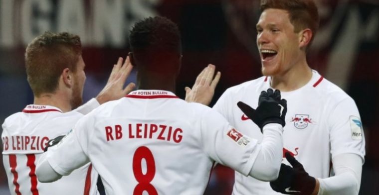 RB Leipzig wint eenvoudig na bizar moment van Frankfurt-doelman