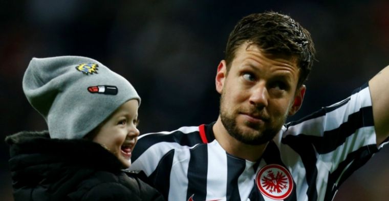 Eintracht-verdediger overwint kanker en maakt rentree: 'Het was zover'