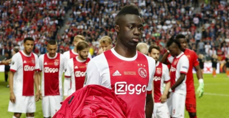 'Ajax kan verdediger door Chinese tussenkomst voor 45 miljoen euro verkopen'