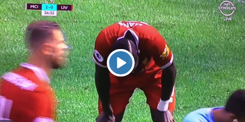 Bizarre actie Mané: Liverpool-aanvaller krijgt rood voor karatetrap op Ederson