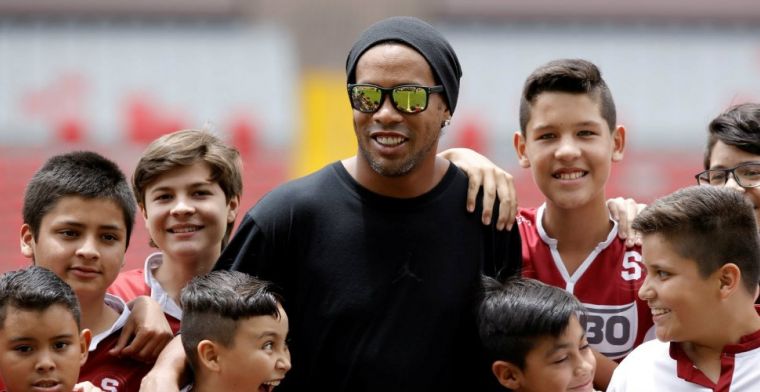WTF! Ronaldinho gaat in Brazilië trouwen met twee vrouwen tegelijkertijd