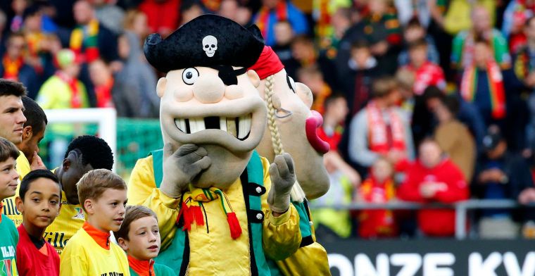 PIJNLIJK! Ref zet mascotte het stadion uit tijdens Oostende - Gent