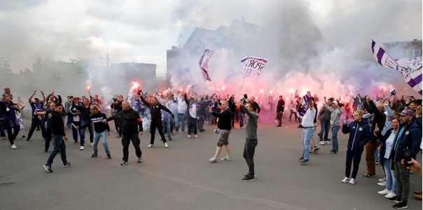 Stewards weigeren fanatieke sfeergroep van RSC Anderlecht toegang tot vak