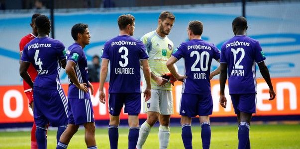 Transferperiodes op de schop?: 'Coucke wil het extreem, Brugge komt met compromis'