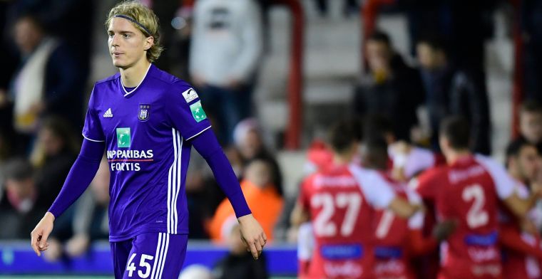 Anderlecht na kwartier 2-0 achter, fans uiten ongenoegen: 'Shame on you'