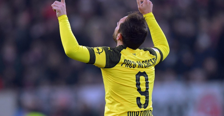 Dortmund neemt dankzij late goals van Alcacer koppositie over van morsend Bayern