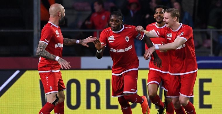 Antwerp worstelt zich voorbij Standard en zet Club Brugge onder druk