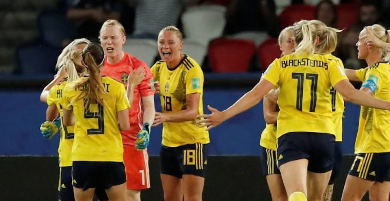 Zweden dankt uitblinkende keepster en plaatst zich voor kwartfinale WK