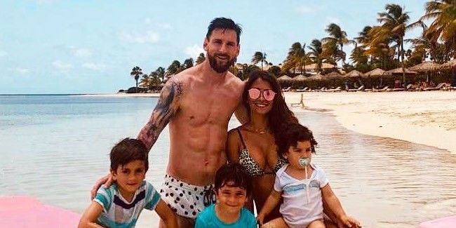 Messi trapt tijdens vakantie op Antigua balletje met ventje (11): Was geweldig