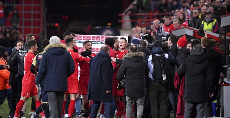 Standard - Antwerp ontaardt na fluitsignaal in vechtpartij tussen beide ploegen