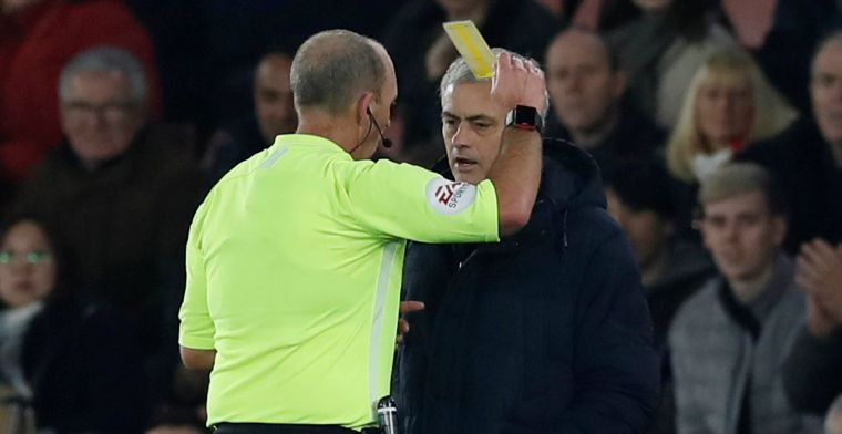 Mourinho accepteert curieuze gele kaart: 'Ik was onbeleefd tegen een idioot'