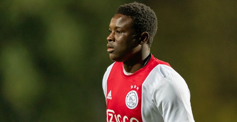 'Bandé (ex-KV Mechelen) niet op trainingskamp en moet bij Jong Ajax fit worden'