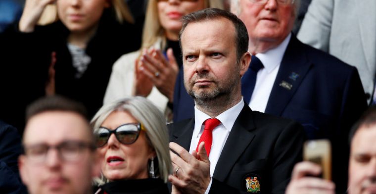 United-fans bekogelen huis voorzitter met vuurwerk: 'Woodward's gonna die'