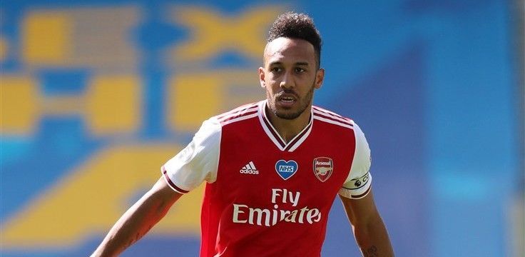 Arsenal biedt Aubameyang nieuw contract en salarisverhoging aan