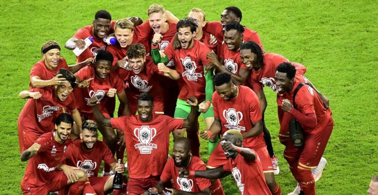 Antwerp-spelers vieren feest, Van Ranst uit kritiek: 'Er gelden andere regels'