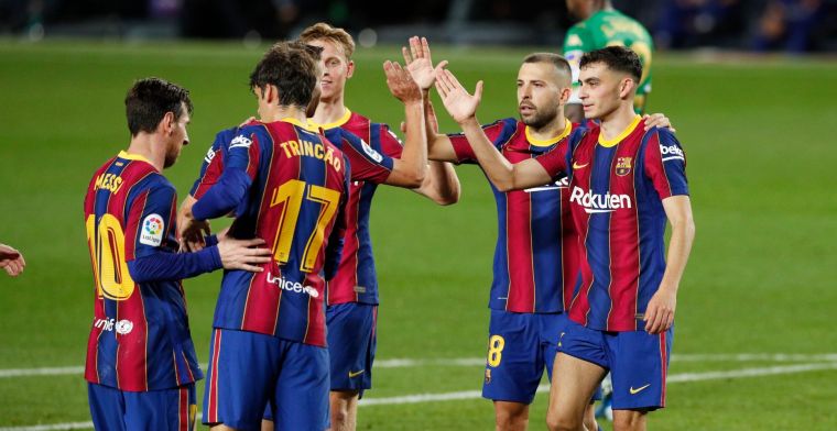 Witte rook uit Barcelona over salarisvermindering: club bespaart 112 miljoen