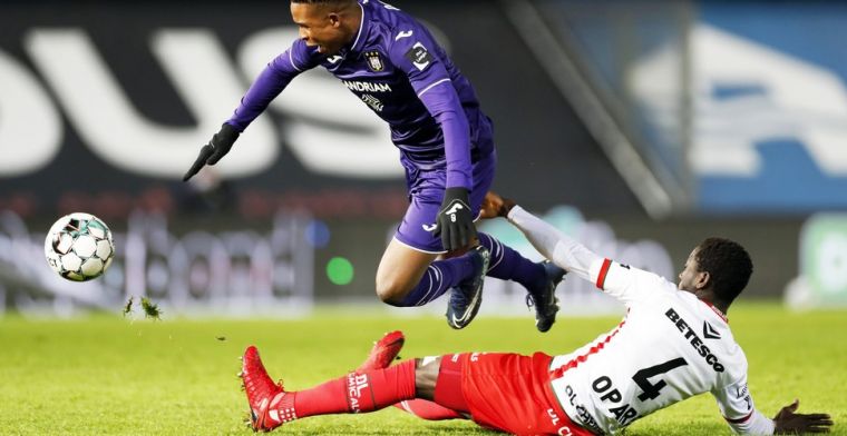 Anderlecht komt moeilijk tot voetballen: 'Grasmat van Vierde Provinciale'