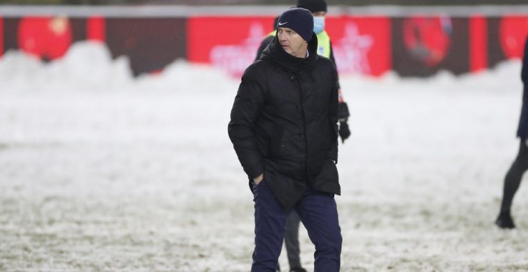 Genk-coach Van den Brom haalt uit na beslissing om te voetballen: Een schande