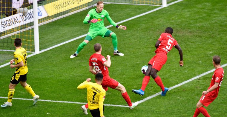 Sancho en Hazard zorgen voor feest in München: Dortmund helpt Bayern aan titel