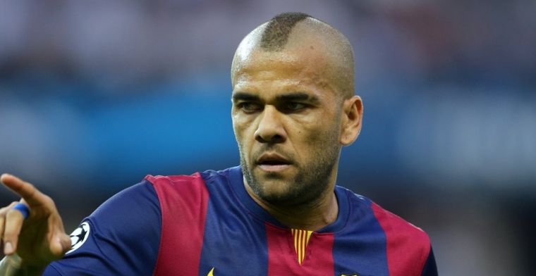 'Gesprek op komst: transfervrije Dani Alves (38) wil terug naar FC Barcelona'
