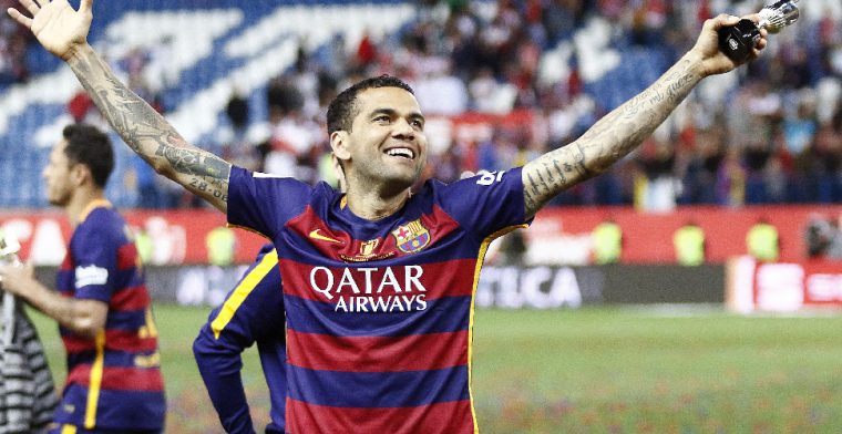 'Opmerkelijke wending in Spanje: Dani Alves keert tóch terug bij FC Barcelona'