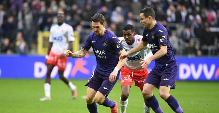 Anderlecht komt nog goed weg: Penalty kan niet duidelijker zijn