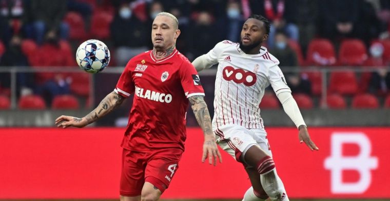 Drie rode kaarten, vijf doelpunten en winst van Standard tegen Antwerp