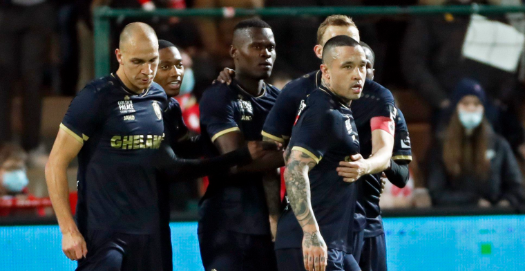 Antwerp klopt Kortrijk met 0-2 na tumultueuze wedstrijd, die even werd stilgelegd