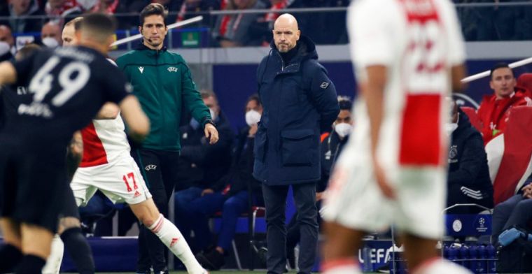 Ten Hag niet eens met arbitrage na Ajax-Benfica: 'Er gebeurt denk ik niets'