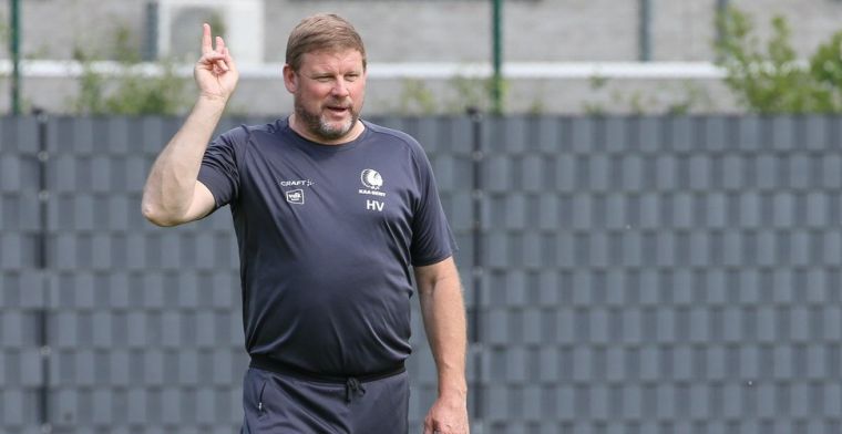 Even weer voetballer: Vanhaezebrouck trekt voetbalschoenen aan bij KAA Gent