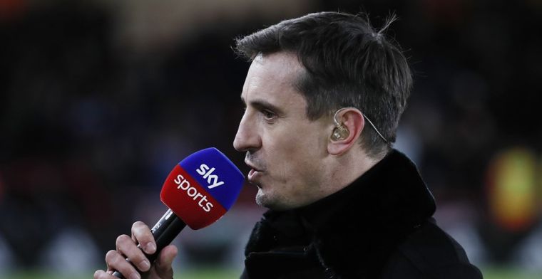 Ondanks kansloze nederlaag neemt Neville United-verdedigers in bescherming
