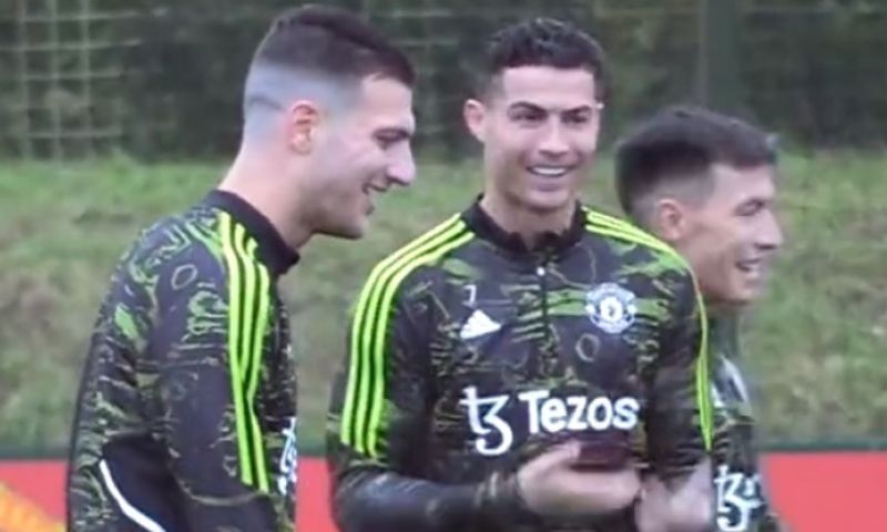 Hij kan nog lachen: Ronaldo poort Martínez en schreeuwt het uit