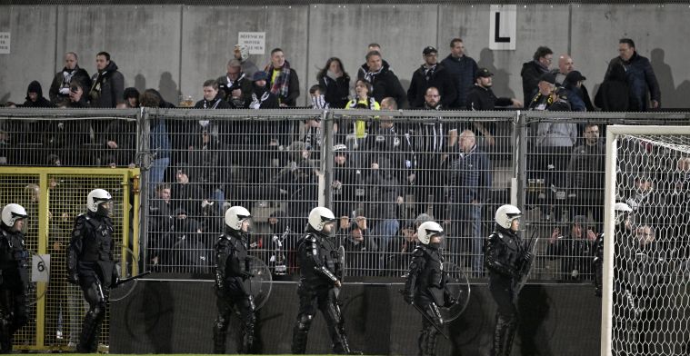 Politie grijpt in: Charleroi-fans laten zich gaan na pandoering tegen Seraing