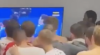 Spartak-spelers kijken in kleedkamer trots naar beelden van vechtpartij