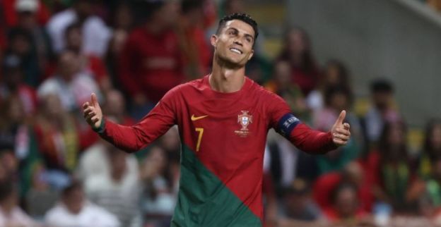 De kogel is door de kerk: Ronaldo tekent tot 2030 - Voetbalprimeur
