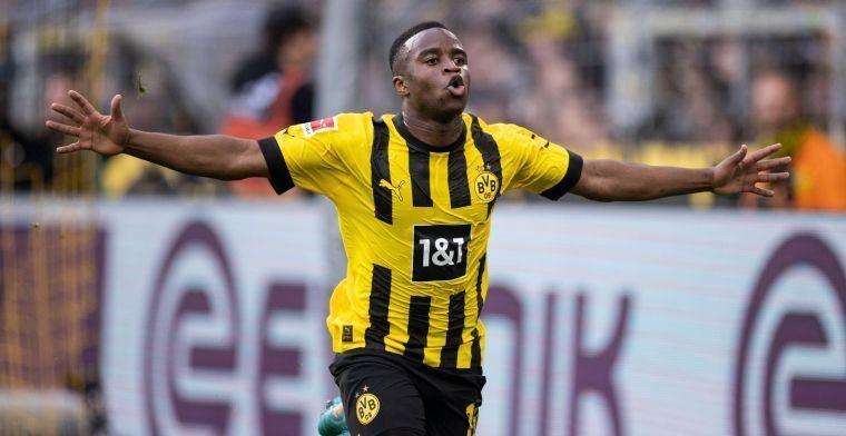 OFFICIEEL: Moukoko verlengt bij Dortmund, geen Barça-clausule stelt Duitse pers
