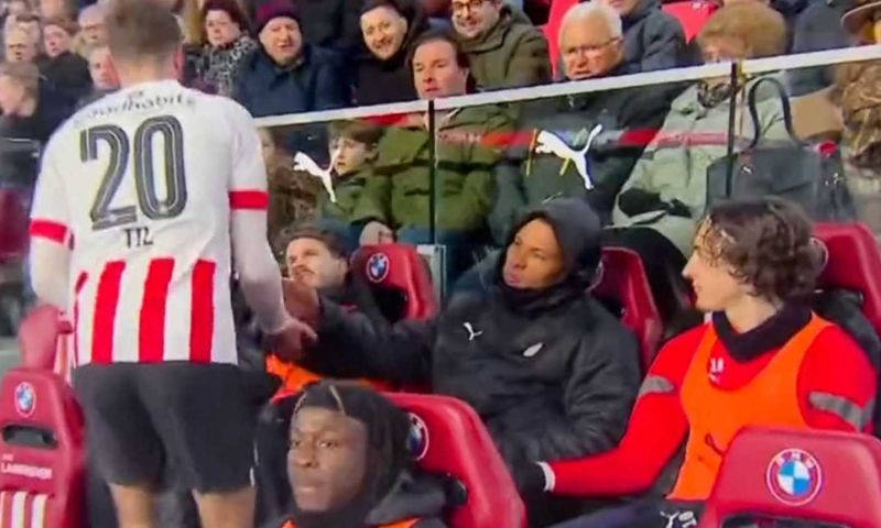 "Hey, ik ben nieuw hier": Silva wordt vakkundig genegeerd bij eerste duel voor PSV