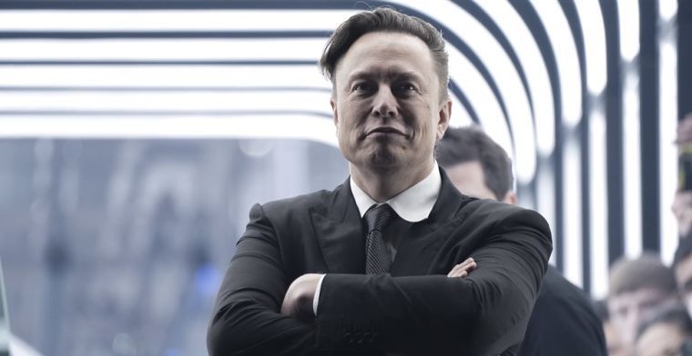 Gerucht The Daily Mail: 'Musk is bereid miljarden euro's voor Man Utd te betalen'
