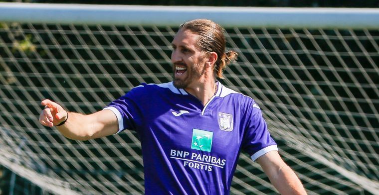Opvallend: 'Frutos (41) heeft zijn cv naar Sporting Charleroi gestuurd'       