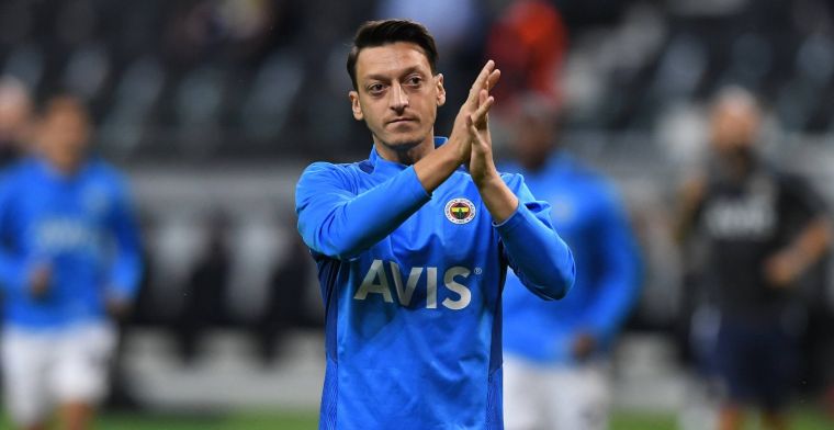 Assistkoning Özil (34) stopt per direct met voetballen: 'Podium nu verlaten'
