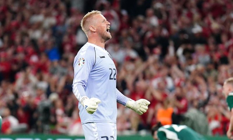 231007 RSC Anderlecht vs KV Mechelen Kasper Schmeichel of Anderlecht in  action with the ball during