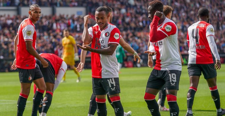 Feyenoord-speler showt dansmoves en per ongeluk geslachtsdeel op social media