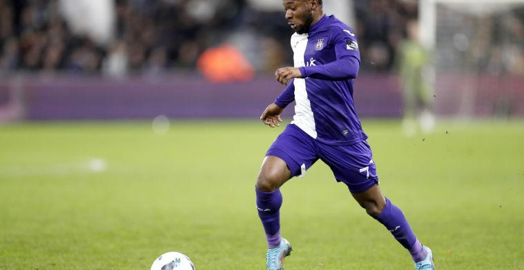 'Anderlecht-aanvaller Amuzu onder het mes, maanden uit de roulatie'