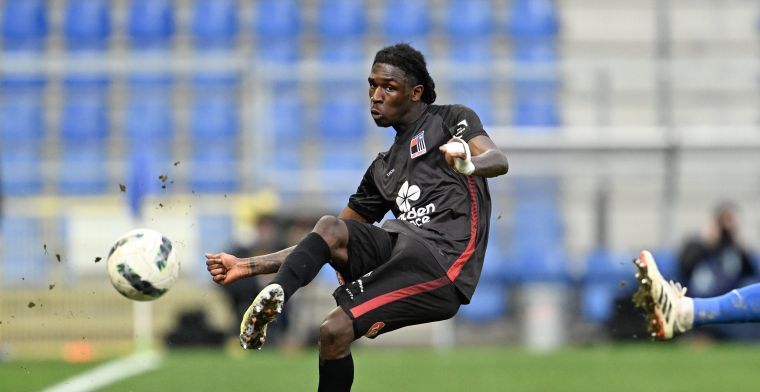 ‘RWDM wil Dwomoh (19) definitief gaan overnemen van Royal Antwerp FC’ 