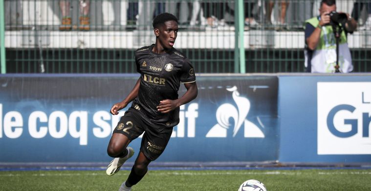 ‘Club Brugge, Royal Antwerp FC en Standard volgen 19-jarige rechtsbuiten’ 