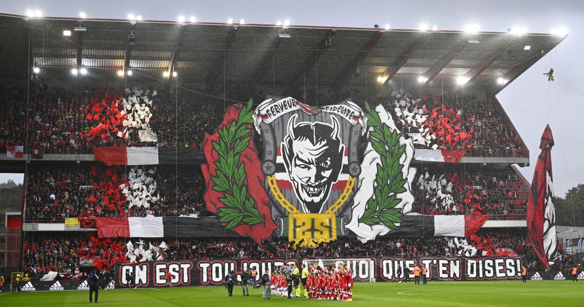 Standard Liege ultras steal Anderlecht tifo ahead of Croky Cup